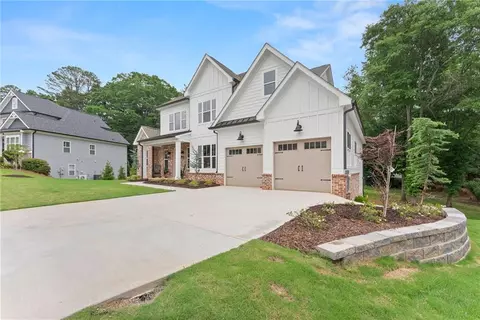 Exterior - 1017 Hartwell Xing, Gainesville, GA 30501 photo 5 of 10