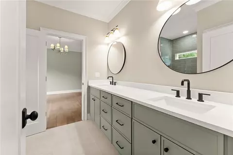 Bath - 1017 Hartwell Xing, Gainesville, GA 30501 photo 7 of 9