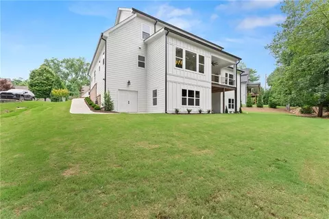 Exterior - 1017 Hartwell Xing, Gainesville, GA 30501 photo 6 of 10