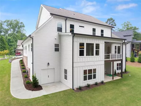 Exterior - 1017 Hartwell Xing, Gainesville, GA 30501 photo 9 of 10
