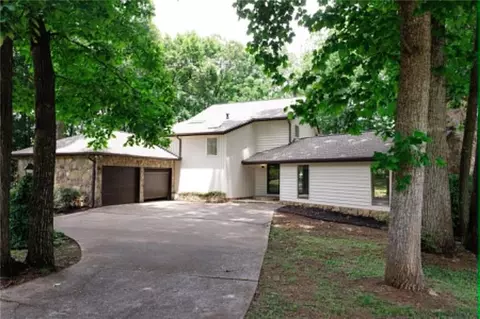 125 Saddle Creek Ct, Roswell, GA 30076