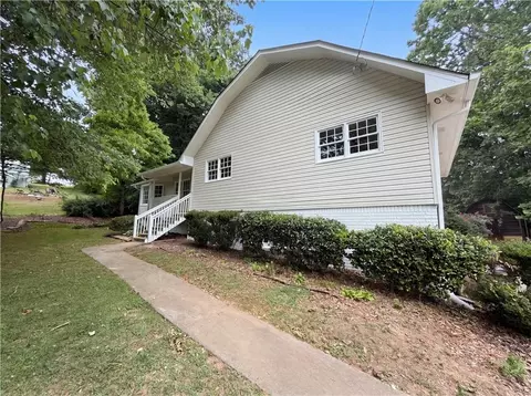 6658 Dearborn Dr, Acworth, GA 30102
