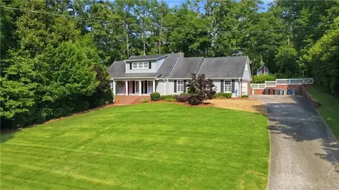 2 Walnut Dr, Cartersville, GA 30120