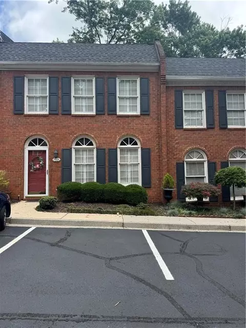 7505 Saint Charles Sq #C8, Roswell, GA 30075