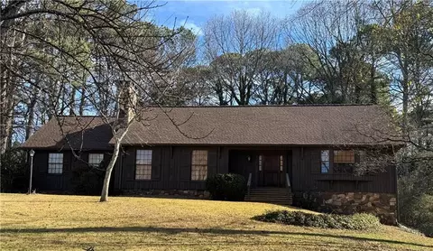933 Viking Dr, Stone Mountain, GA 30083