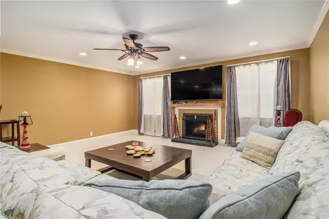 Living - 112 Hillcrest Rd, West Point, GA 31833 photo 4 of 4