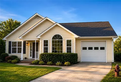 104 Pier Pt, Griffin, GA 30223