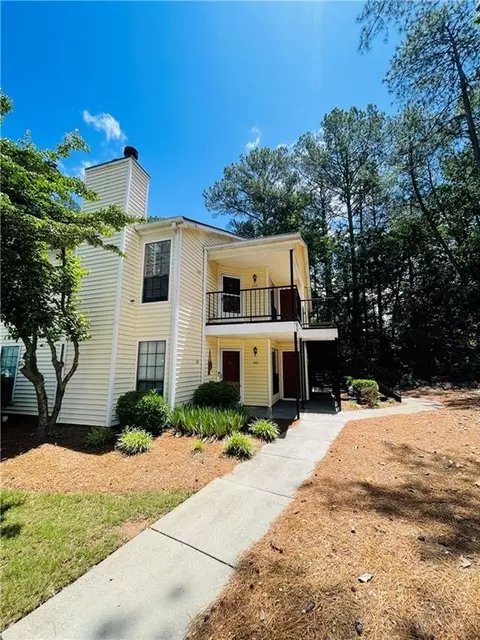 635 Windchase Ln, Stone Mountain, GA 30083