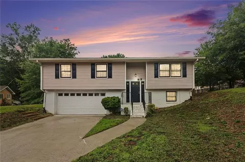 2120 Sandgate Cir, Atlanta, GA 30349