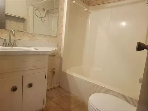 Bath - 160 Norman Rd, Covington, GA 30014 photo 2 of 4