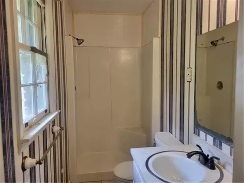 Bath - 160 Norman Rd, Covington, GA 30014 photo 3 of 4