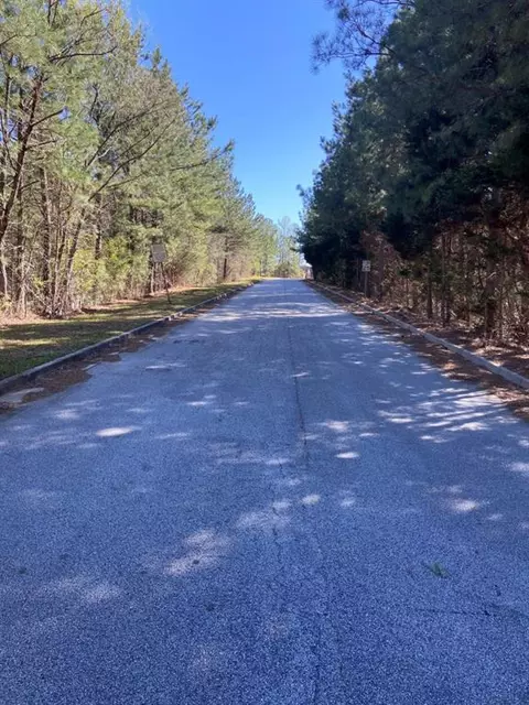 15 Pee Jay Dr, Oxford, GA 30054