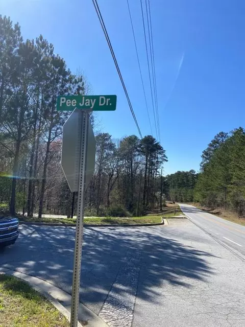 15 Pee Jay Dr, Oxford, GA 30054