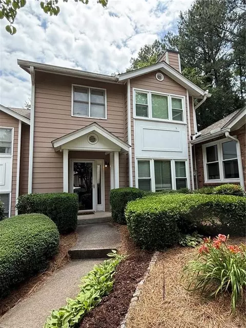 184 Peachtree Hollow Ct, Atlanta, GA 30328