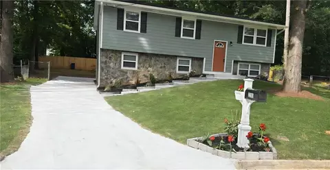2293 Cherokee Valley Dr, Lithonia, GA 30058
