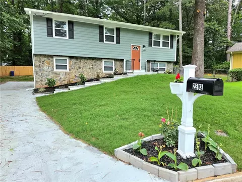 2293 Cherokee Valley Dr, Lithonia, GA 30058