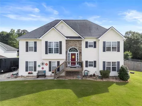 233 Cambridge Dr, Loganville, GA 30052