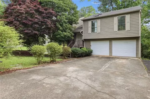 1648 Olde Oak Dr, Lithia Springs, GA 30122