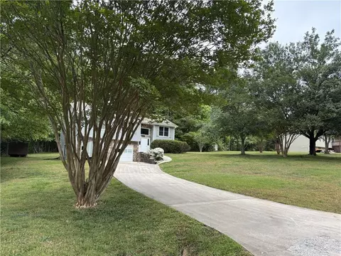 38 Stonehedge Dr, Dawsonville, GA 30534
