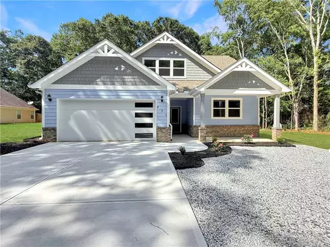 231 Wood St, Commerce, GA 30529