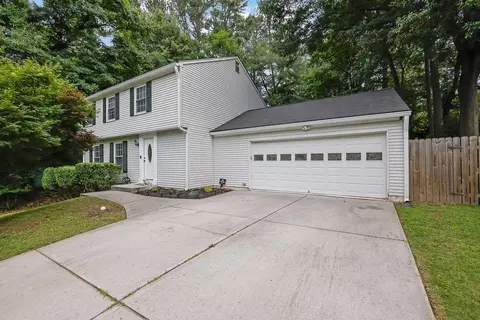 9665 N Pond Cir, Roswell, GA 30076