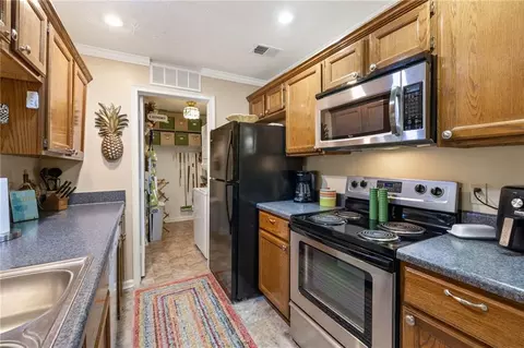 525 Warm Springs Cir, Roswell, GA 30075