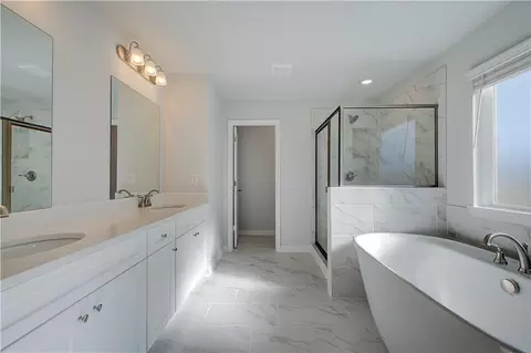 Bath - 416 Hatcher Ct, Hampton, GA 30228 photo 1 of 3
