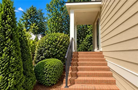1452 Sylvan Cir, Atlanta, GA 30319