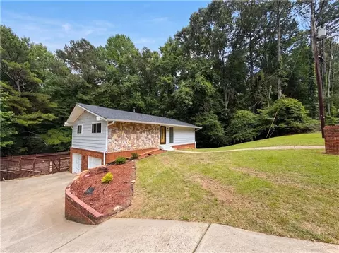 3630 Creekview Cir, Atlanta, GA 30349