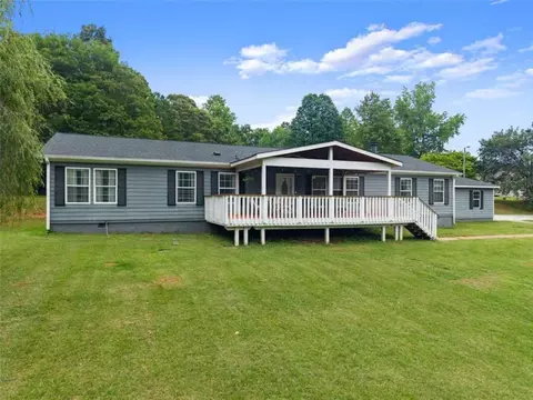 82 Bobbys Dr, Cleveland, GA 30528