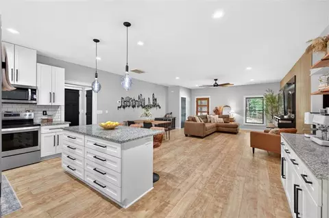 Kitchen - 600 H D Atha, Monroe, GA 30655 photo 3 of 5