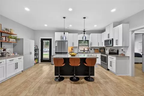 Kitchen - 600 H D Atha, Monroe, GA 30655 photo 4 of 5
