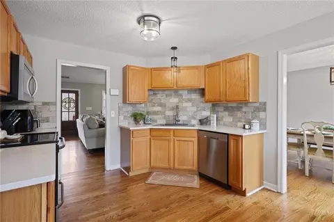 Kitchen - 342 Miller Path, Temple, GA 30179 photo 2 of 3