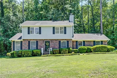 5201 Beechwood Forest Dr, Lithonia, GA 30038