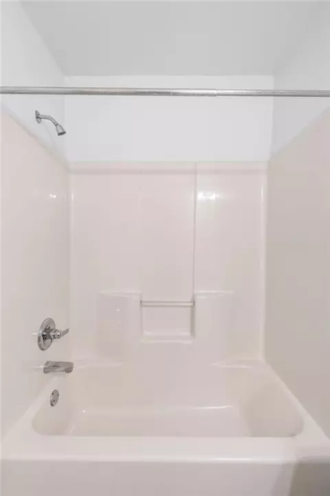 Bath - 3604 Maple Forge Ln, Gainesville, GA 30504 photo 6 of 7
