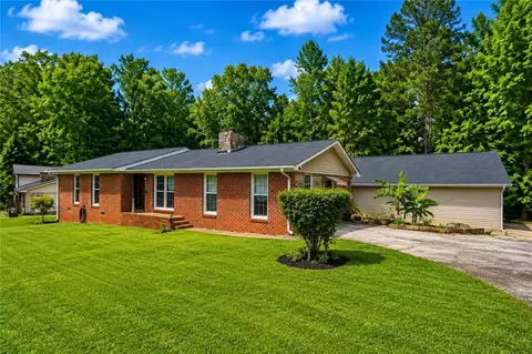 238 W Wedgewood Cir, Newnan, GA 30263