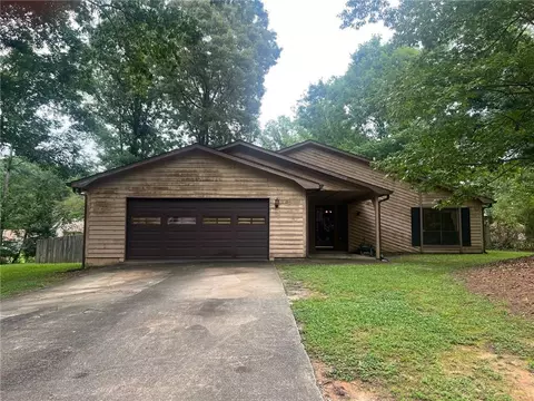 415 Hickory Frk, College Park, GA 30349