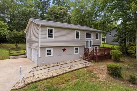 7270 Valley Dr, Winston, GA 30187