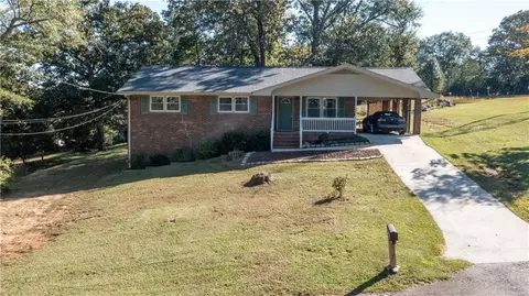 469 Plantation Dr, Winder, GA 30680