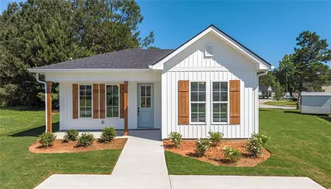 613 River Dr, Carrollton, GA 30117