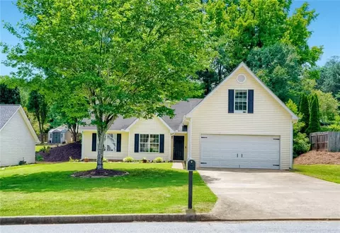 633 Effie Dr, Lawrenceville, GA 30045
