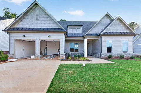 371 Lake Vista Dr, Statham, GA 30666