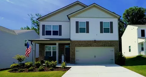 8233 Bluewater Dr, Fairburn, GA 30213