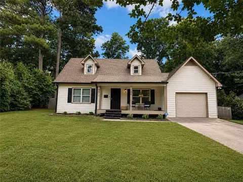 5806 Stonehaven Dr NW, Kennesaw, GA 30152