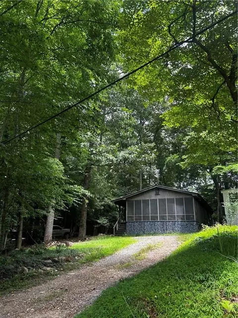 670 Ruby Lake Dr, Hiawassee, GA 30546