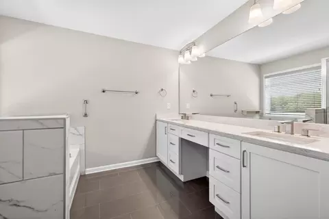 Bath - 1192 Lanier Willow Path, Buford, GA 30518 photo 4 of 6