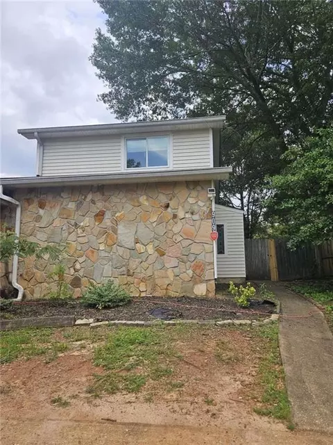 909 Ohara Dr, Jonesboro, GA 30236