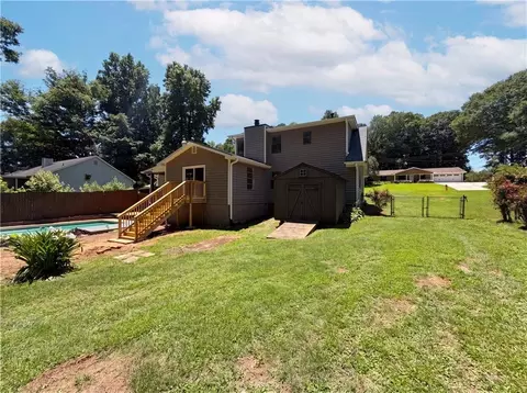 Exterior - 104 Belair Ln, Stockbridge, GA 30281 photo 5 of 7