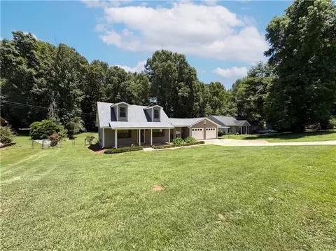 Exterior - 104 Belair Ln, Stockbridge, GA 30281 photo 2 of 7