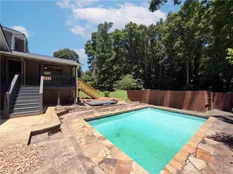 Exterior - 104 Belair Ln, Stockbridge, GA 30281 photo 3 of 7